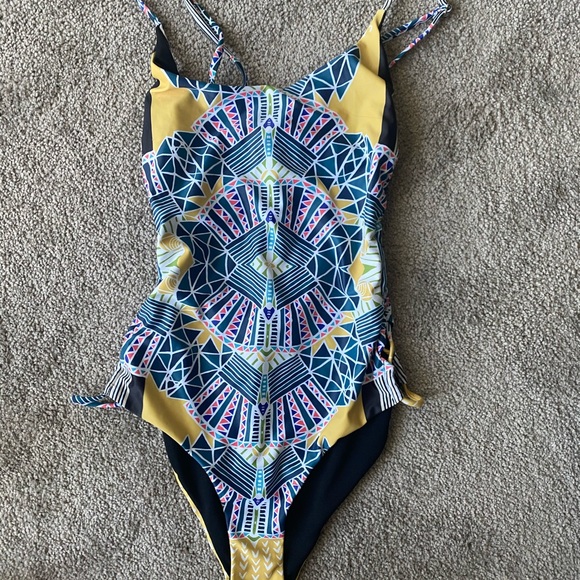 Xs Swimsuit - Picture 1 of 3